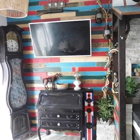 L'Histoire De L'Ouest , Jacuzzi Appartement Dole Esterno foto