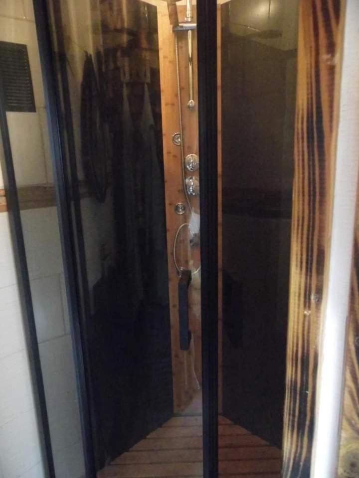 L'Histoire De L'Ouest , Jacuzzi Appartement Dole Esterno foto